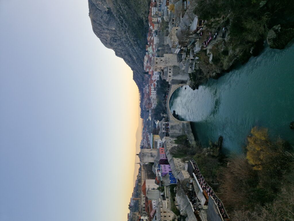 Veduta del ponte dal minareto - Mostar - ilRecensore.it 